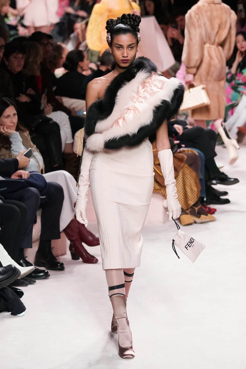 フェンディ(FENDI) 2020-21年秋冬ウィメンズコレクション  - 写真91