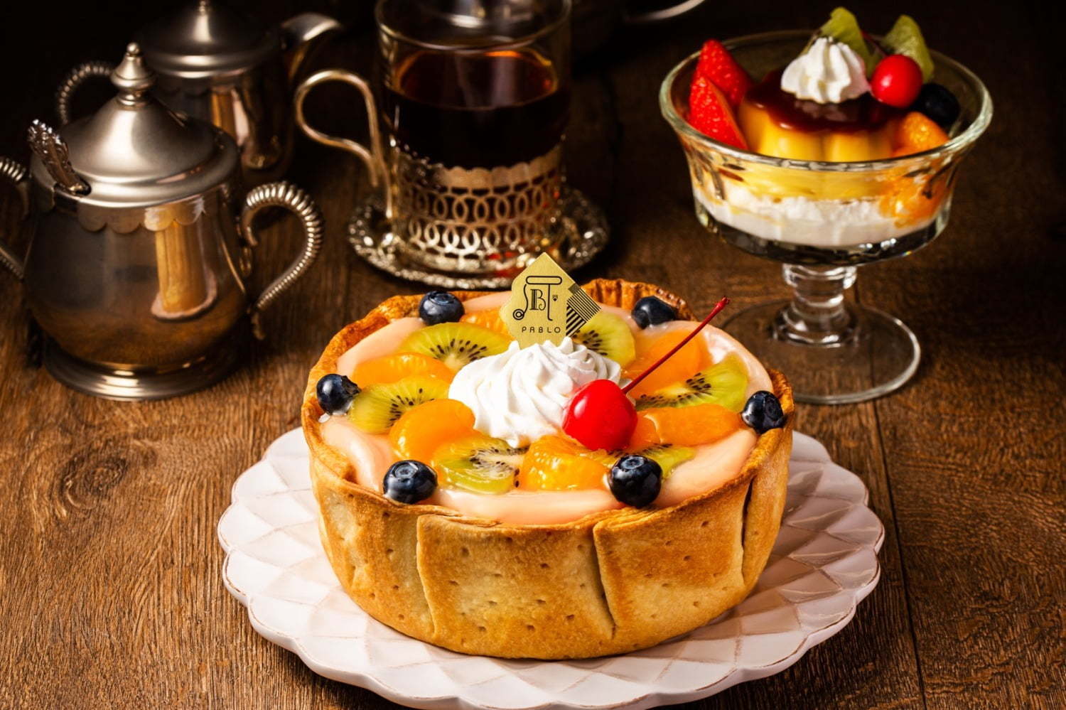 パブロ「“純喫茶”のプリンアラモードチーズタルト」