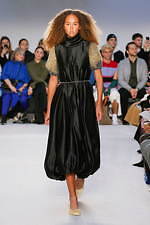 JW アンダーソン 2020年秋冬ウィメンズコレクション - ボリューム、有機的な躍動｜写真1