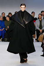 JW アンダーソン 2020年秋冬ウィメンズコレクション - ボリューム、有機的な躍動｜写真11