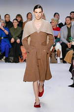 JW アンダーソン 2020年秋冬ウィメンズコレクション - ボリューム、有機的な躍動｜写真15