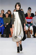 JW アンダーソン 2020年秋冬ウィメンズコレクション - ボリューム、有機的な躍動｜写真35