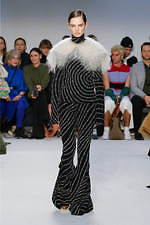 JW アンダーソン 2020年秋冬ウィメンズコレクション - ボリューム、有機的な躍動｜写真37