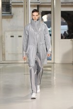 イッセイ ミヤケ メン 2013-14年秋冬コレクション - 飽くなき探求心が生み出したアーバン・モビリティ｜写真18