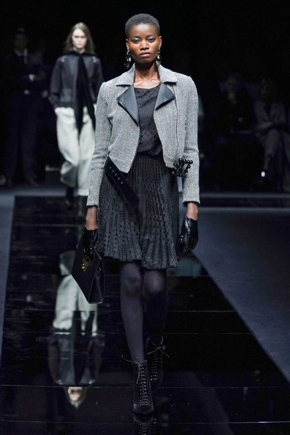 エンポリオ アルマーニ(EMPORIO ARMANI) 2020-21年秋冬ウィメンズコレクション シルエット - 写真28