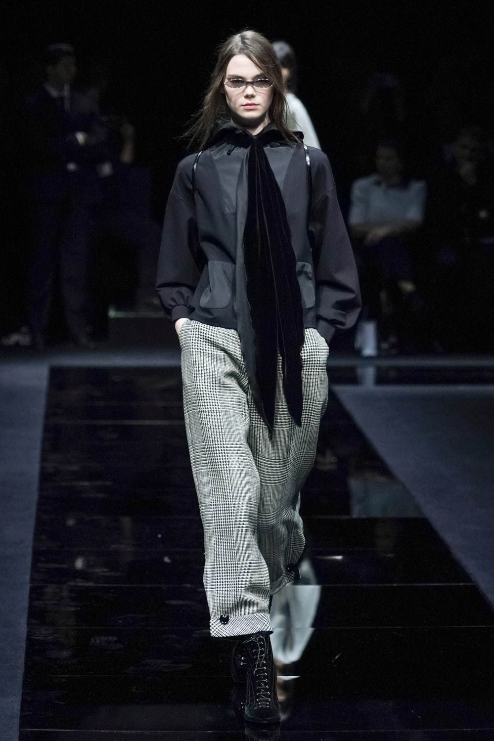 エンポリオ アルマーニ(EMPORIO ARMANI) 2020-21年秋冬ウィメンズコレクション シルエット - 写真29