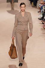 サルヴァトーレ フェラガモ 2020年秋冬コレクション - 女性らしさを探す旅｜写真14