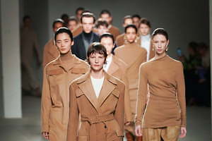 アニオナ 20年秋冬ウィメンズ＆メンズコレクション - 90年代米国着想のヨーロピアンエレガンス