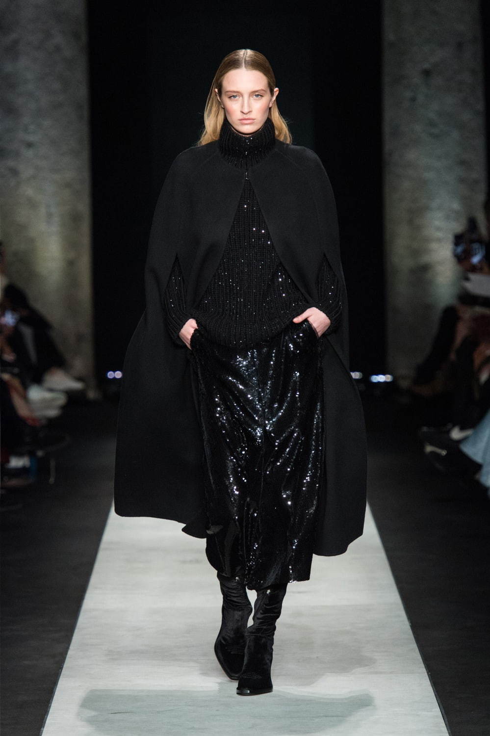 エルマンノ シェルヴィーノ 2020-21年秋冬｜ ケープ