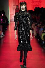 アナ スイ 2020年秋冬コレクション - ヴァンパイア、あるいは闇夜の底の花園｜写真4