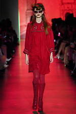 アナ スイ 2020年秋冬コレクション - ヴァンパイア、あるいは闇夜の底の花園｜写真5