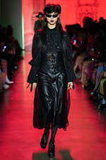 アナ スイ 2020年秋冬コレクション - ヴァンパイア、あるいは闇夜の底の花園｜写真12