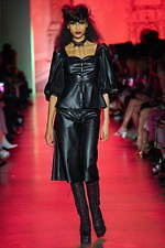 アナ スイ 2020年秋冬コレクション - ヴァンパイア、あるいは闇夜の底の花園｜写真16