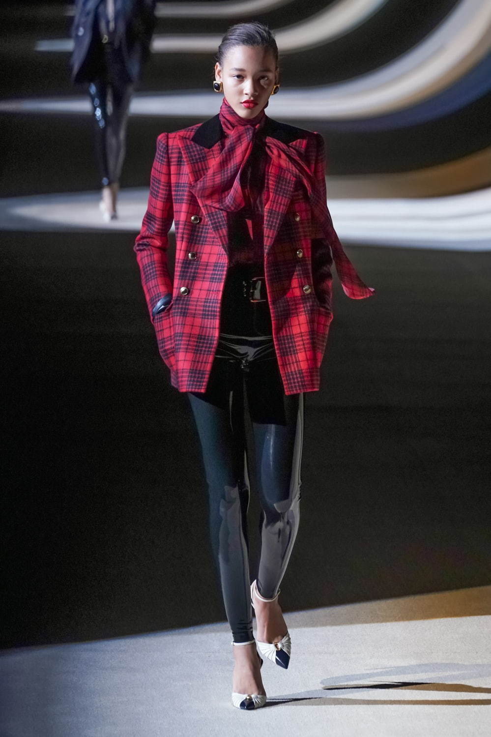 サンローラン(Saint Laurent) 2020-21年秋冬ウィメンズコレクション シルエット - 写真1