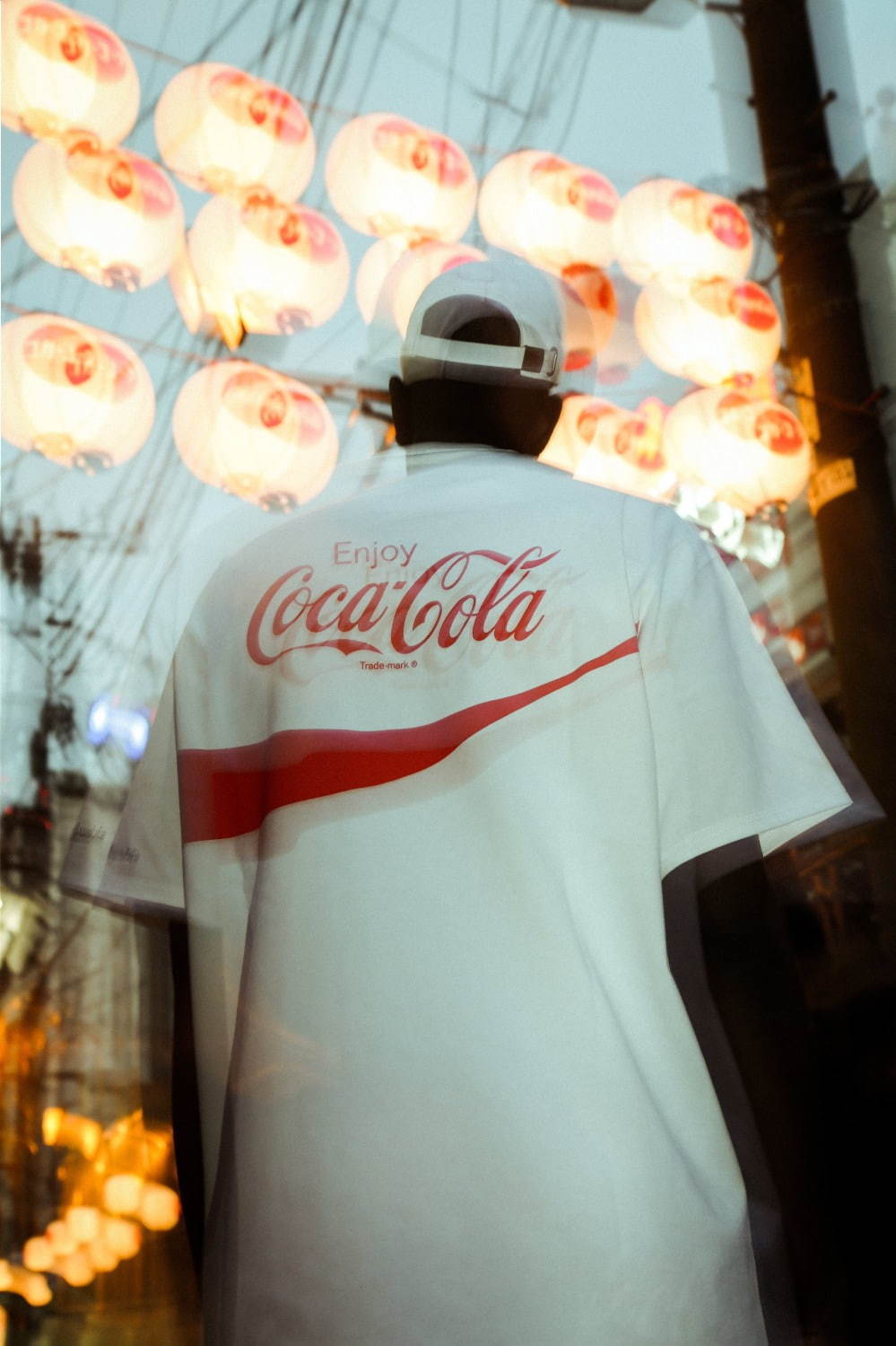 アトモス×コカ・コーラ×コロンビア、世界の言語で表現されたコカ・コーラロゴプリントのジャケットなど｜写真31