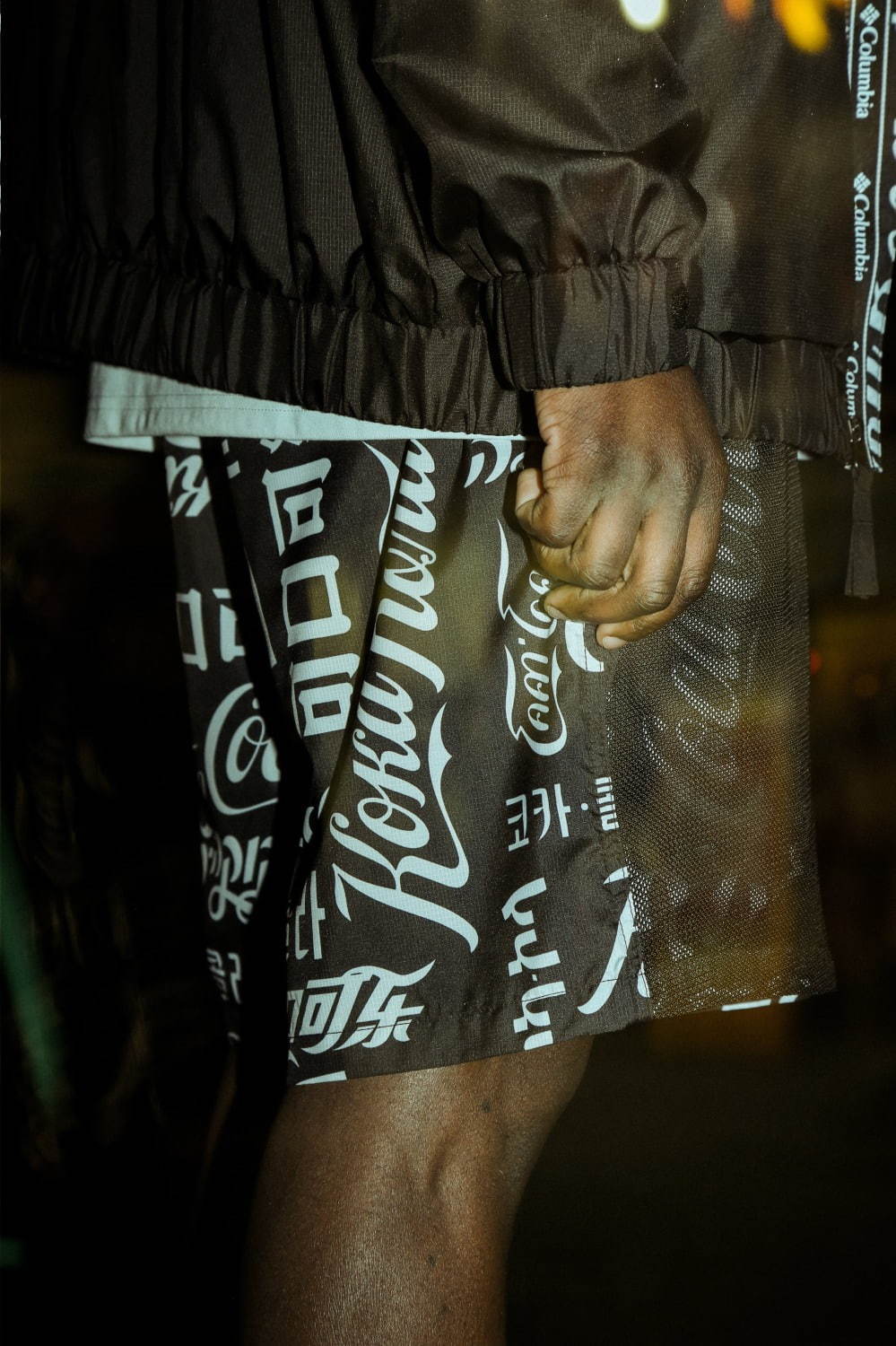アトモス×コカ・コーラ×コロンビア、世界の言語で表現されたコカ・コーラロゴプリントのジャケットなど｜写真40