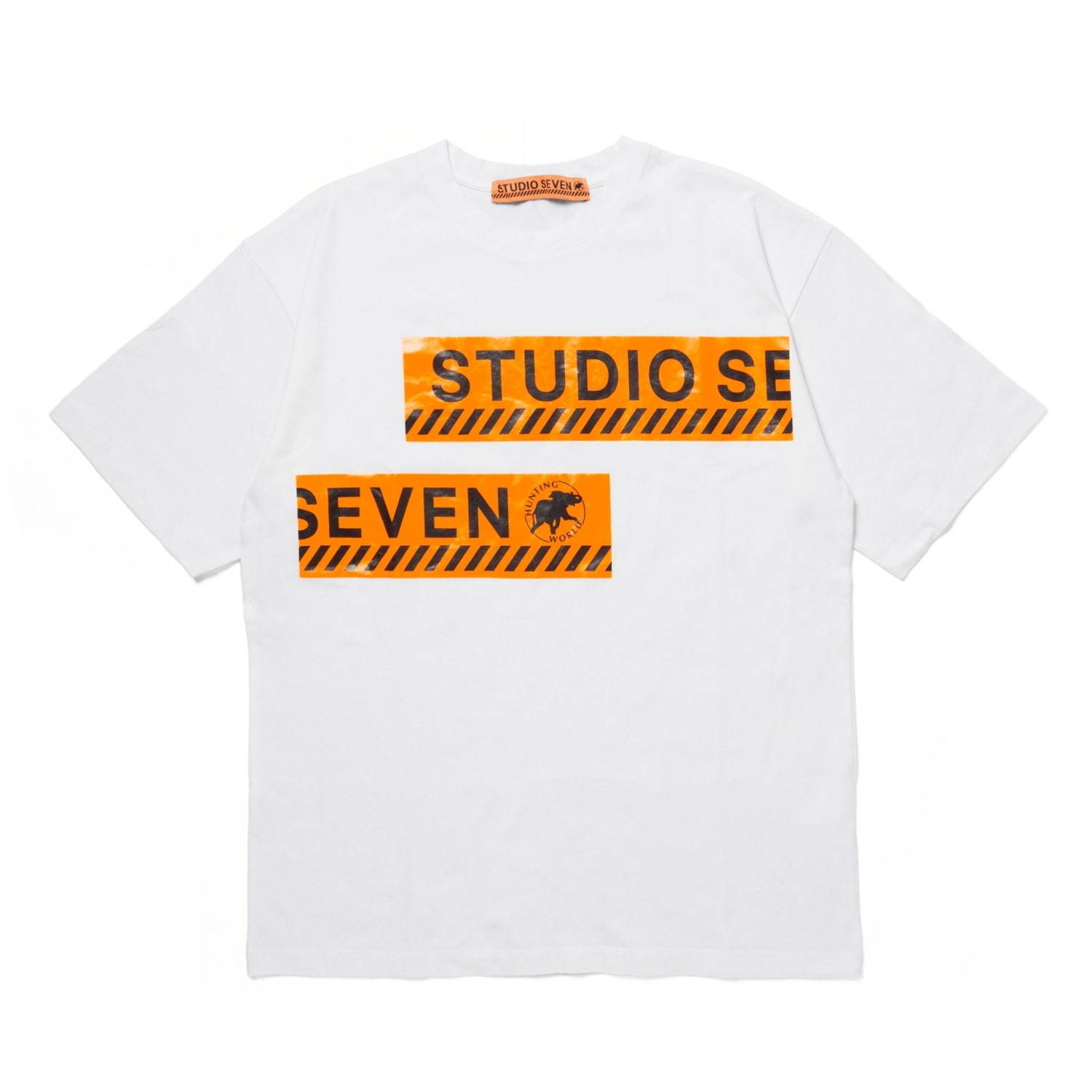 〈スタジオ セブン×ハンティング・ワールド〉ダンスウェア着想のロゴTシャツ