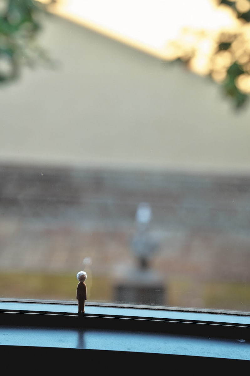 《ひと》／《帽子》2014年 
東京都庭園美術館、東京 「内藤礼 信の感情」 
撮影：畠山直哉