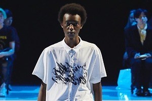 ダイエットブッチャースリムスキン×河村康輔×グッチメイズ、アートプリントや刺繍を配したシャツなど