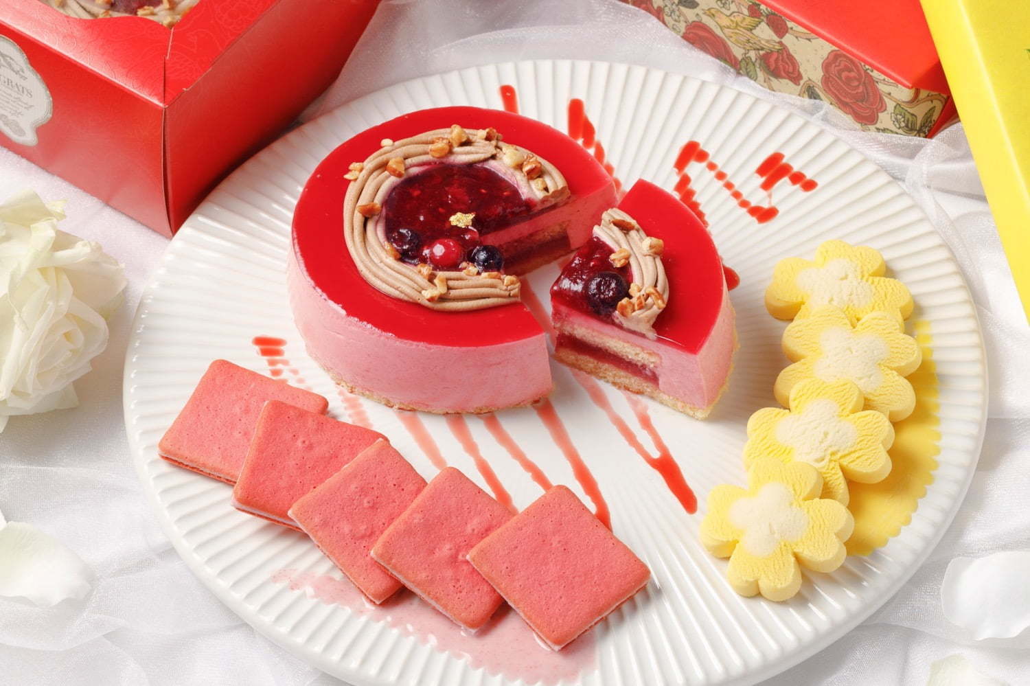 果実と花 スイーツの新ブランド マイグラッツ 品川に バラ香るフランボワーズのケーキなど ファッションプレス 果実と花 スイーツの新ブランド マイグラッツ 品川に バラ香るフランボワーズのケーキなど ファッションプレス