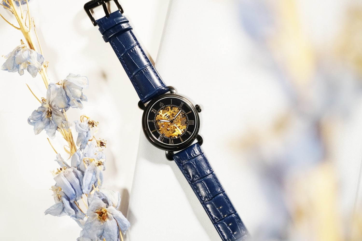 ロバー 時計内部が見える ドーム型スケルトン腕時計 パリ名所にちなんだカラーで 旅行気分 ファッションプレス