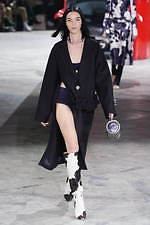 オフ-ホワイト 2020年秋冬コレクション  - ストリート×ドレスの解を求めよ｜写真3