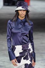 オフ-ホワイト 2020年秋冬コレクション  - ストリート×ドレスの解を求めよ｜写真5