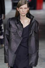 オフ-ホワイト 2020年秋冬コレクション  - ストリート×ドレスの解を求めよ｜写真15