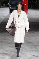 オフ-ホワイト 2020年秋冬コレクション  - ストリート×ドレスの解を求めよ｜写真17