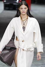 オフ-ホワイト 2020年秋冬コレクション  - ストリート×ドレスの解を求めよ｜写真18