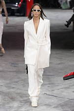 オフ-ホワイト 2020年秋冬コレクション  - ストリート×ドレスの解を求めよ｜写真23