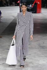 オフ-ホワイト 2020年秋冬コレクション  - ストリート×ドレスの解を求めよ｜写真31