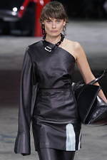 オフ-ホワイト 2020年秋冬コレクション  - ストリート×ドレスの解を求めよ｜写真34