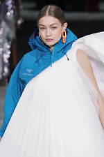 オフ-ホワイト 2020年秋冬コレクション  - ストリート×ドレスの解を求めよ｜写真74