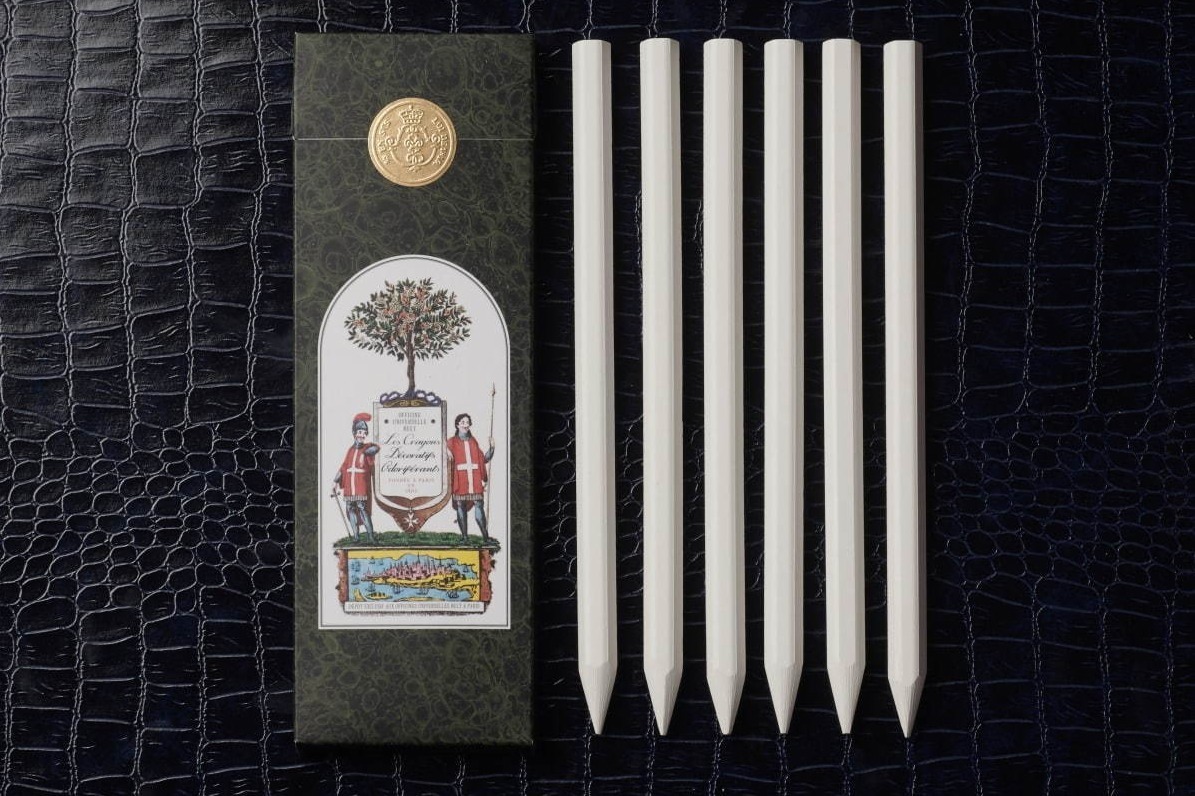 オフィシーヌ・ユニヴェルセル・ビュリー“鉛筆型”ディフューザー、好みの香りを染み込ませて