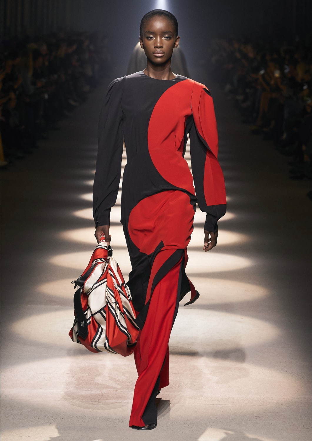 ジバンシィ(Givenchy) 2020-21年秋冬ウィメンズコレクション ...