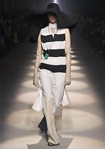 ジバンシィ 2020年秋冬ウィメンズコレクション - 見え隠れする女性のセンシュアリティ｜写真20