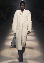 ジバンシィ 2020年秋冬ウィメンズコレクション - 見え隠れする女性のセンシュアリティ｜写真24