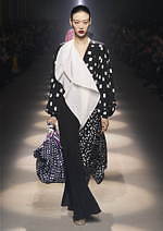 ジバンシィ 2020年秋冬ウィメンズコレクション - 見え隠れする女性のセンシュアリティ｜写真28