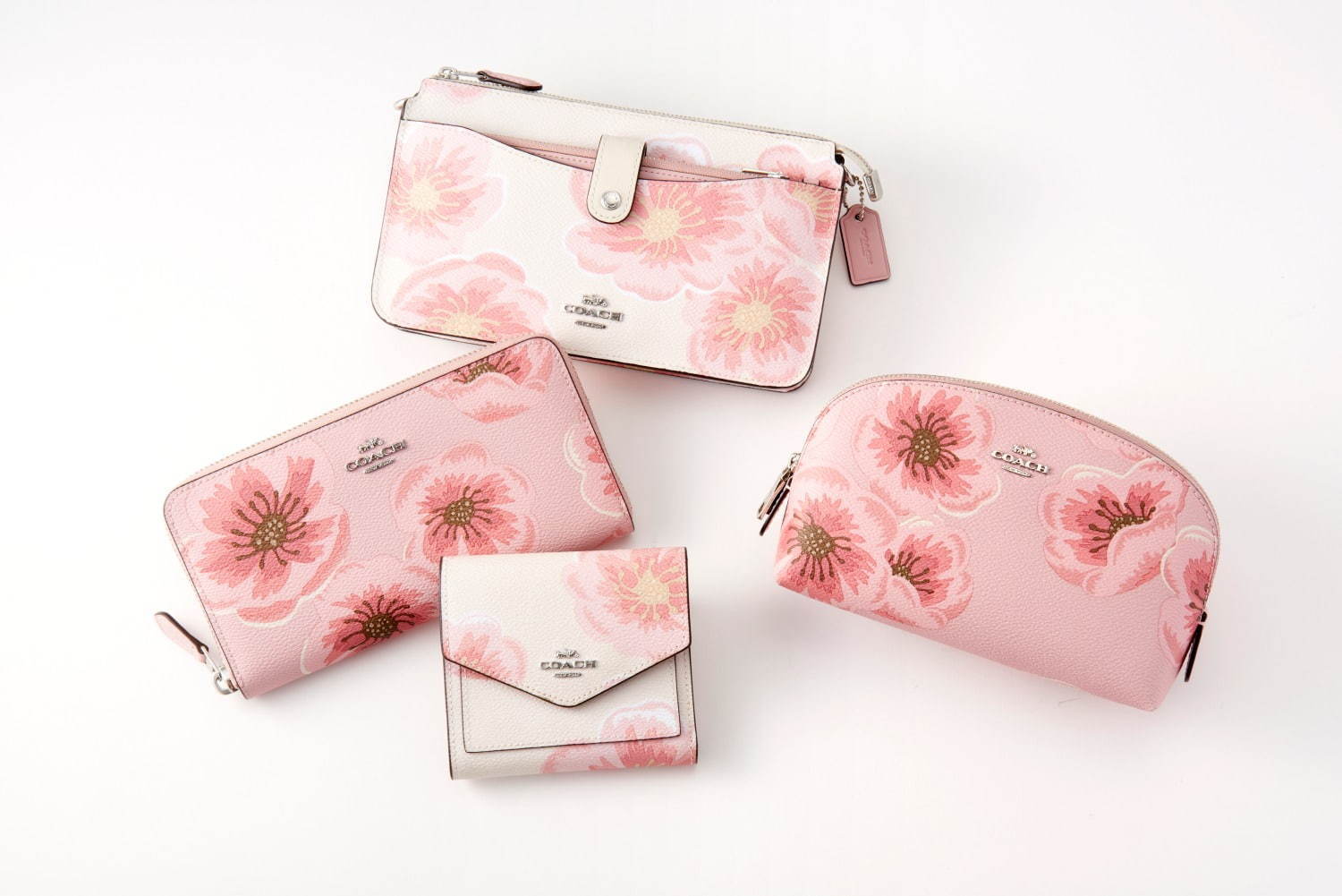 コーチの「サクラ」バッグ＆財布、“ピンクグラデ”カラーの桜プリントが