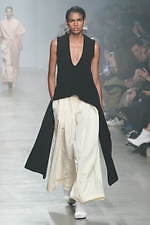 クリスチャン ワイナンツ 2020年秋冬コレクション - ニットで生み出すグラフィカル模様｜写真1