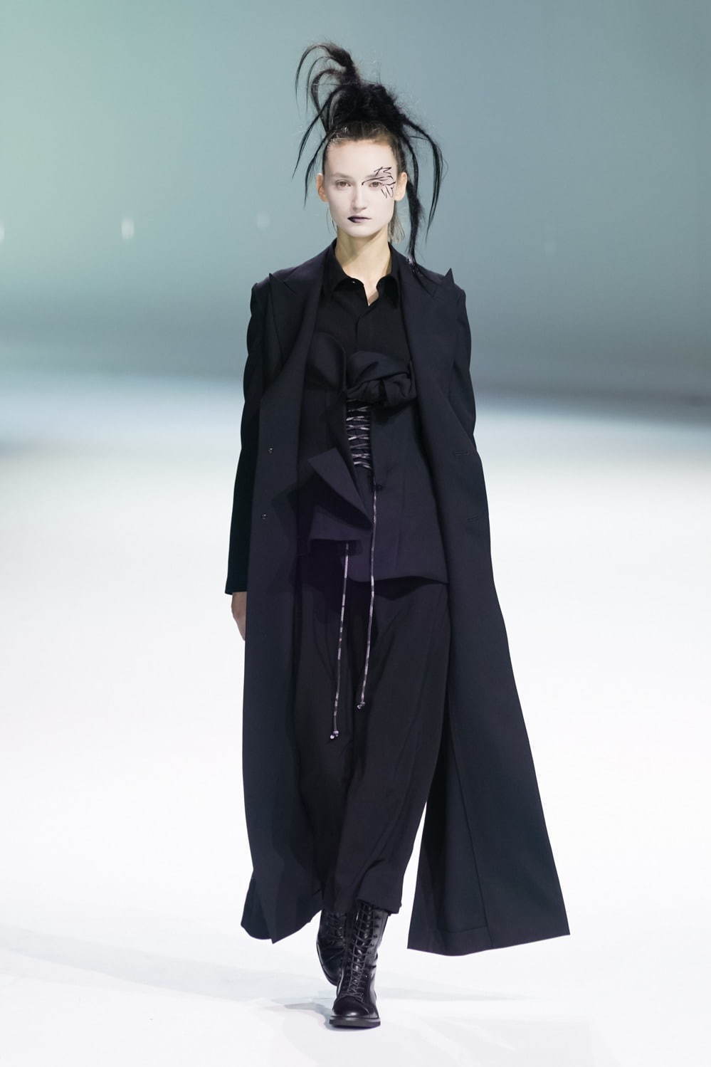 ヨウジヤマモト(Yohji Yamamoto) 2020-21年秋冬ウィメンズコレクション  - 写真1