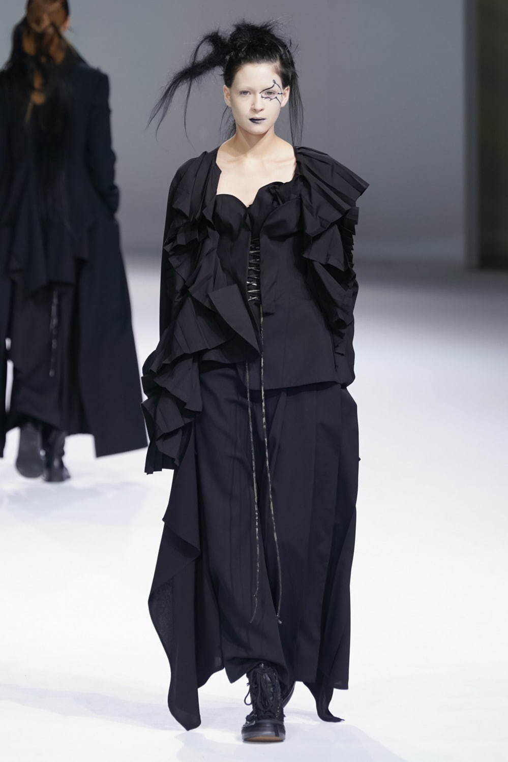 ヨウジヤマモト(Yohji Yamamoto) 2020-21年秋冬ウィメンズコレクション  - 写真8