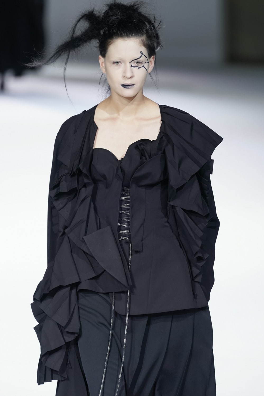 ヨウジヤマモト(Yohji Yamamoto) 2020-21年秋冬ウィメンズコレクション  - 写真9