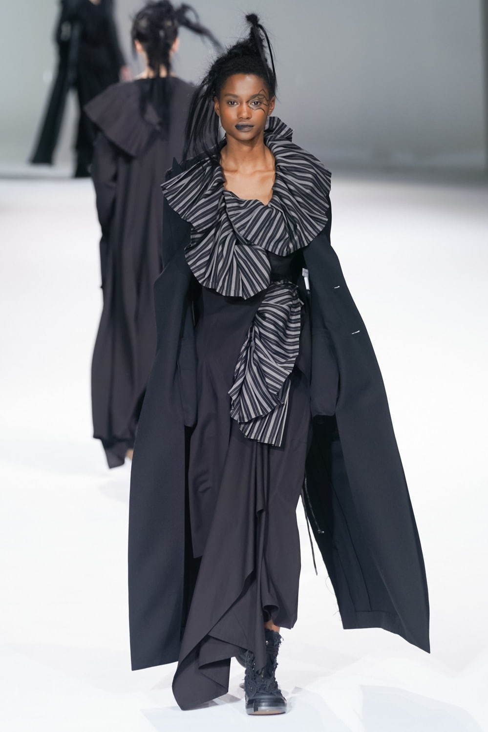 ヨウジヤマモト(Yohji Yamamoto) 2020-21年秋冬ウィメンズコレクション  - 写真10