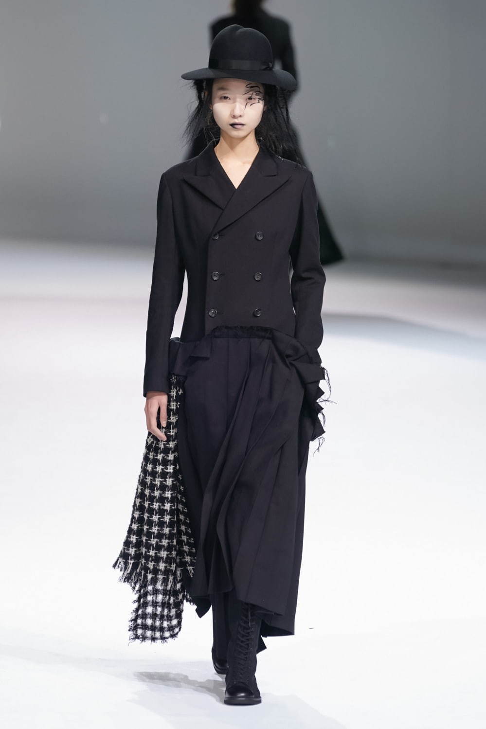 ヨウジヤマモト(Yohji Yamamoto) 2020-21年秋冬ウィメンズコレクション  - 写真18