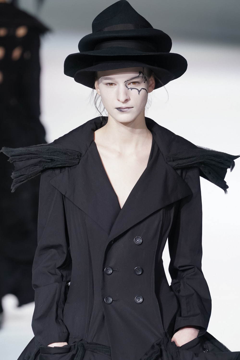 ヨウジヤマモト(Yohji Yamamoto) 2020-21年秋冬ウィメンズコレクション  - 写真27