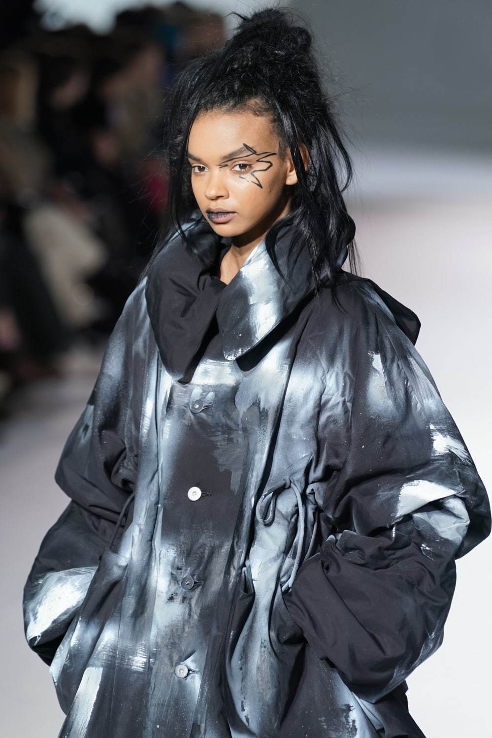 ヨウジヤマモト(Yohji Yamamoto) 2020-21年秋冬ウィメンズコレクション  - 写真30