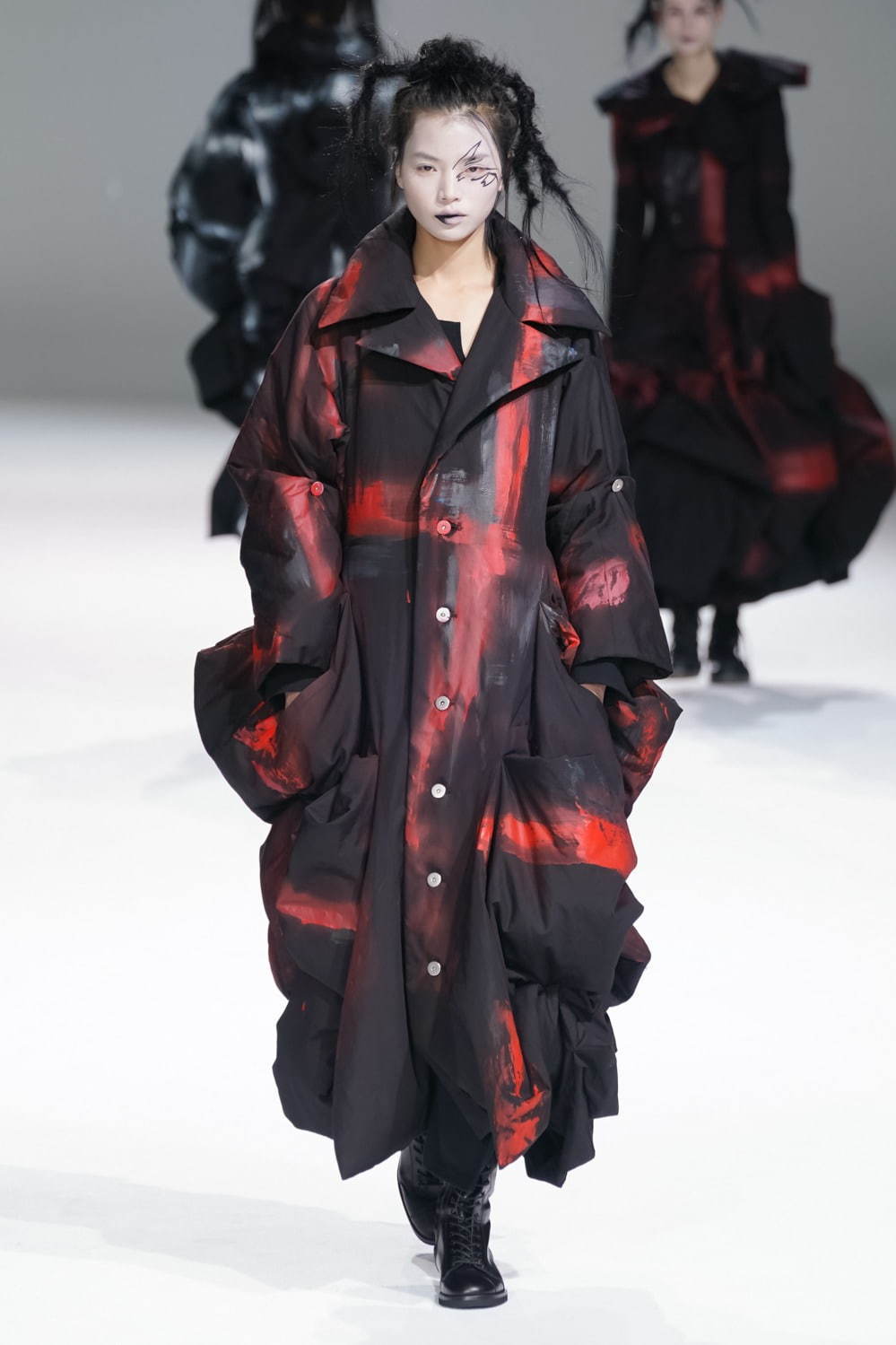 ヨウジヤマモト(Yohji Yamamoto) 2020-21年秋冬ウィメンズコレクション  - 写真32