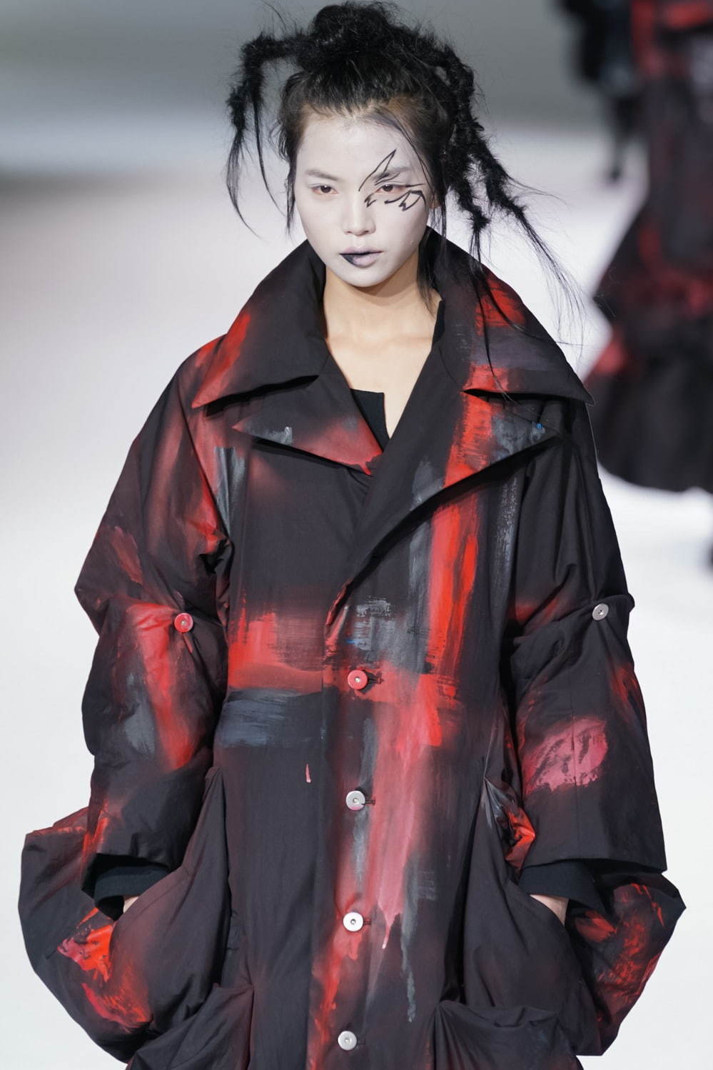 ヨウジヤマモト(Yohji Yamamoto) 2020-21年秋冬ウィメンズコレクション  - 写真33